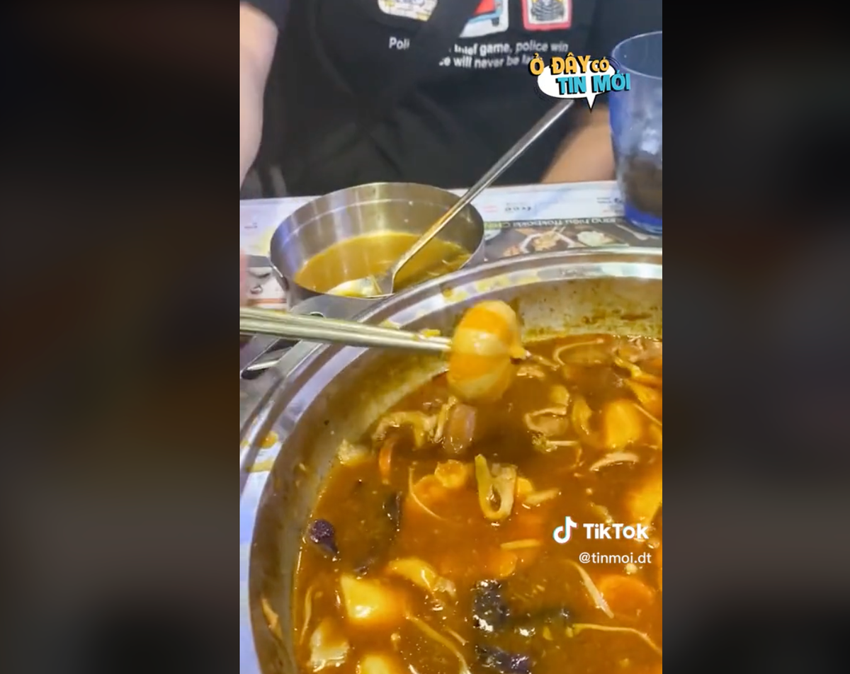 Thậm chí khi chia sẻ đoạn clip, chủ nhân của nó còn đăng tải kèm dòng trạng thái: "Đi ăn mà áp lực quá" khiến cư dân mạng càng thêm phẫn nộ.
