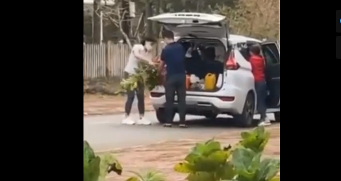 Đoạn video dài 17 giây, sau khi đưa lên Facebook đã nhận về nhiều bình luận phản đối, bức xúc về hành động thiếu ý thức.