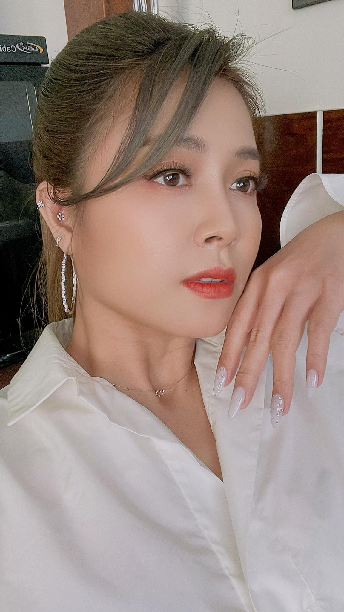 Hoàng Linh được đánh giá là nữ MC cá tính nhất đài VTV, không chỉ bởi sở thích xăm mình mà còn có những phát ngôn thẳng thắn trên trang cá nhân. Ảnh: FBNV