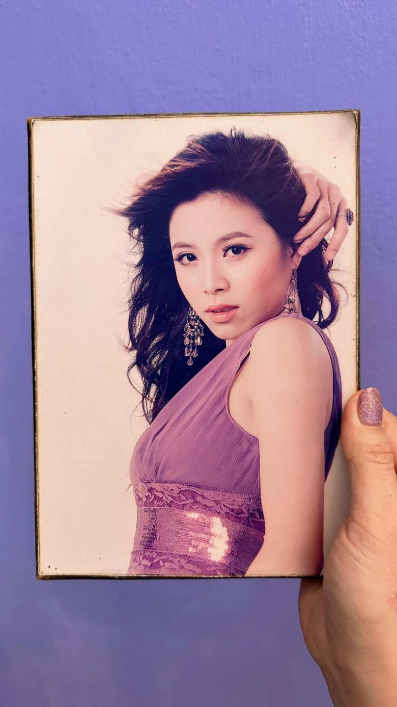 Mới đây nữ MC VTV chia sẻ loạt ảnh thời vừa tròn 18 tuổi gây chú ý, thời điểm này cô nàng chưa có hình xăm.