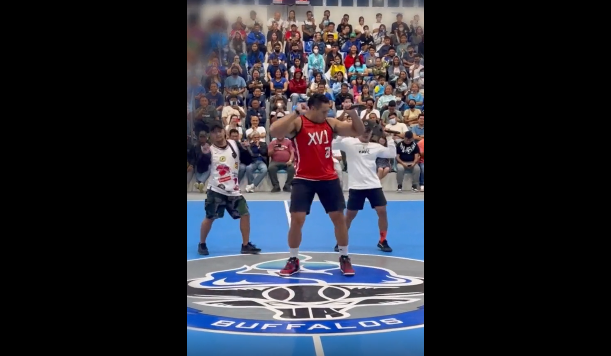 Mặc dù sở hữu thân hình khá "đồ sộ" với cơ bắp cuồn cuộn, thế nhưng khi giai điệu See Tình nổi lên thì Eric Tai lại là người có vũ đạo dẻo nhất hội.