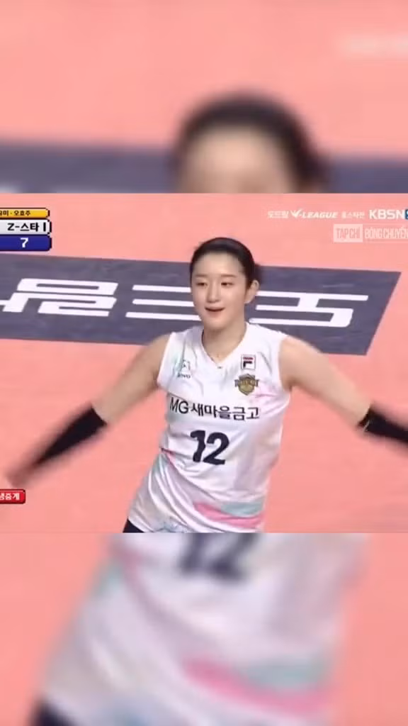 Cụ thể, ngay khi đội áo trắng vừa ghi được một bàn thắng nữ VĐV bóng chuyền này đã nhảy bài See Tình như vừa để ăn mừng, vừa để khiêu khích đối thủ. Điều khiến neitzen thích thú và cô rất thuần thục các động tác như thể đã nhảy nhiều lần mặc dù là người nước ngoài.