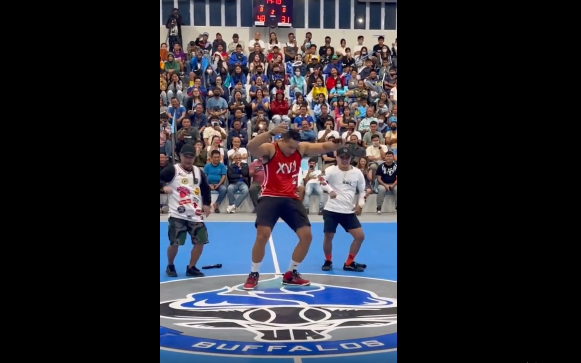 Đoạn clip cover See Tình của nam tuyển thủ này đã nhanh chóng nhận tương tác lớn, thậm chí anh còn dùng câu hát "Tình tình tình tang tang tang" để đăng tải lên mạng xã hội. Ảnh: Chụp màn hình