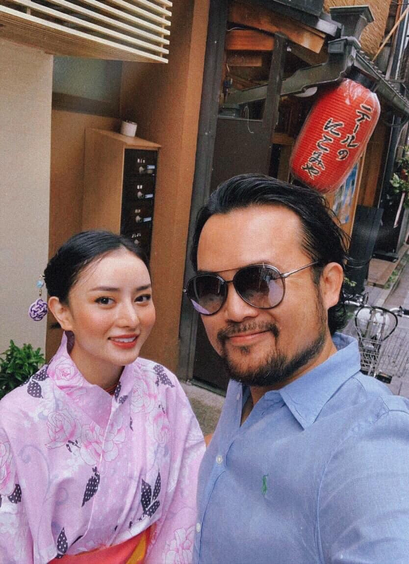 Bước chân vào gia đình hào môn, Angela Chu không những được chồng mà còn cả gia đình chồng đều yêu quý.