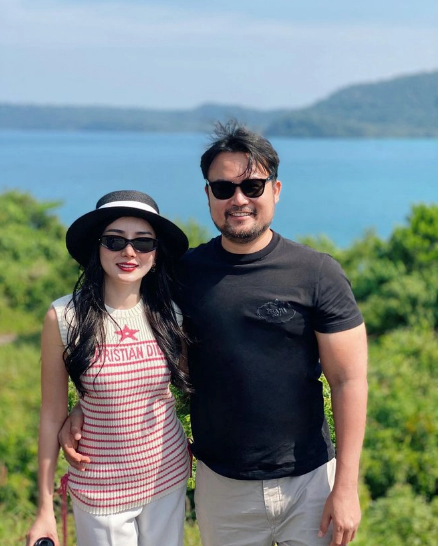 Cũng là nàng dâu nhà giàu, hot girl Angela Chu nhận nhiều quan tâm từ netizen khi có cuộc sống hôn nhân vạn người mơ.