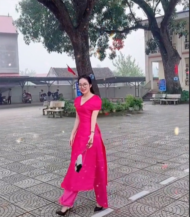 Nhìn vào cách phối đồ và gu chọn màu trang phục thanh lịch của cô là nhiều người đã xuýt xoa vì trông chẳng khác các hot girl. Ảnh: Chụp màn hình