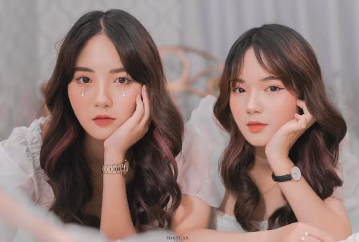 Trước đó những hình ảnh diện áo dài từ thời cấp 3 của Hằng và Nga đều được một số trang tin Trung Quốc đăng tải và dành nhiều lời khen ngợi như: cặp song sinh sở hữu làn da trắng tinh khôi, nét đẹp trong sáng đầy cuốn hút...