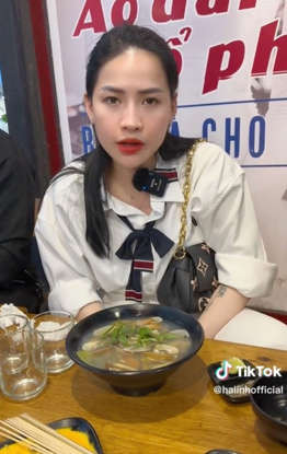 Ngay khi đăng tải, đoạn clip nhanh chóng thu hút sự chú ý từ dân tình. Hầu hết mọi người đều đồng tình với ý kiến của TikToker review đồ ăn Hà Linh.