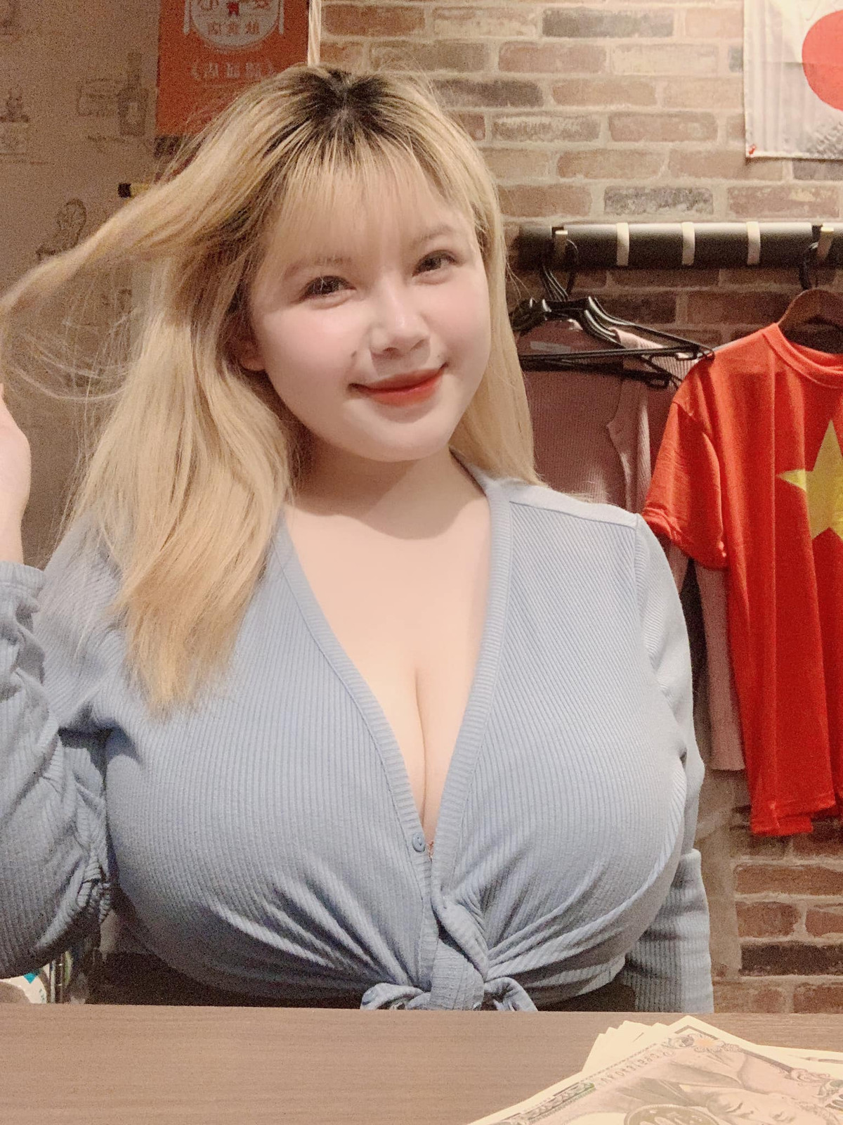 Cận cảnh nhan sắc ngọt ngào và tươi tắn của "hot girl ngực khủng" Võ Thị Thu Trang. Ảnh: FBNV