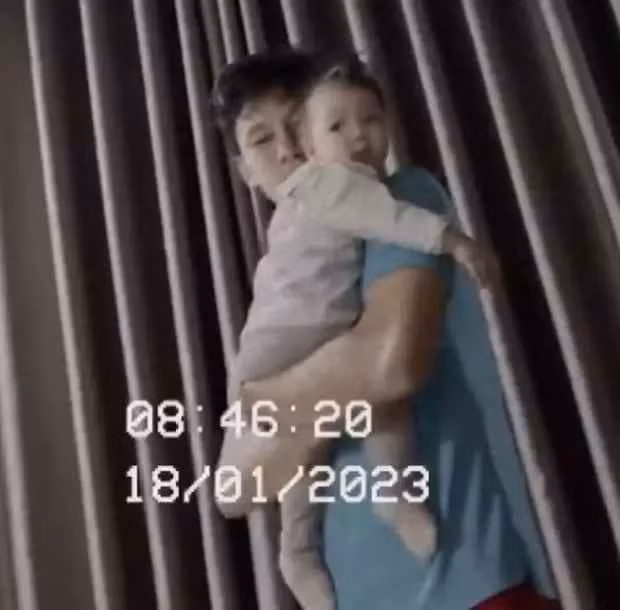 Sở dĩ cầu thủ Quế Ngọc Hải thích dọn nhà và chăm con như vậy bởi đặc thù nghề nghiệp khiến anh thường xuyên phải đi xa nhà.