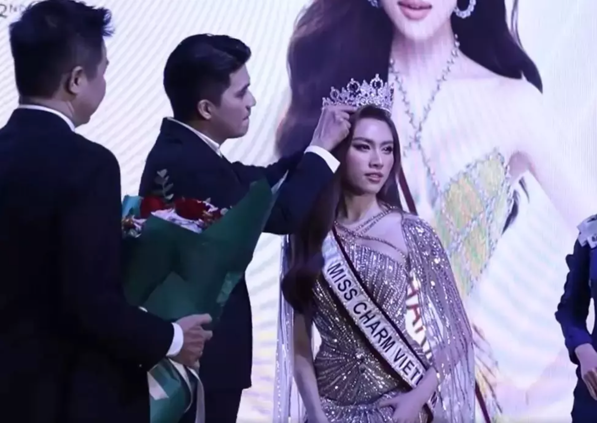 Tuy nhiên qua ống kính camera thường, MC Thanh Thanh Huyền gây tranh cãi không ít vì lộ da mặt sần sùi, kém sắc.