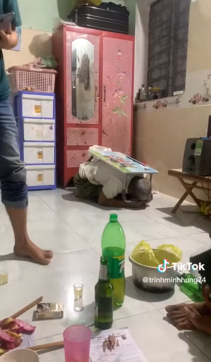 Mới đây cách xử lý của ông chồng khi bị vợ phát hiện nhậu say đã khiến cư dân mạng phải bật cười.