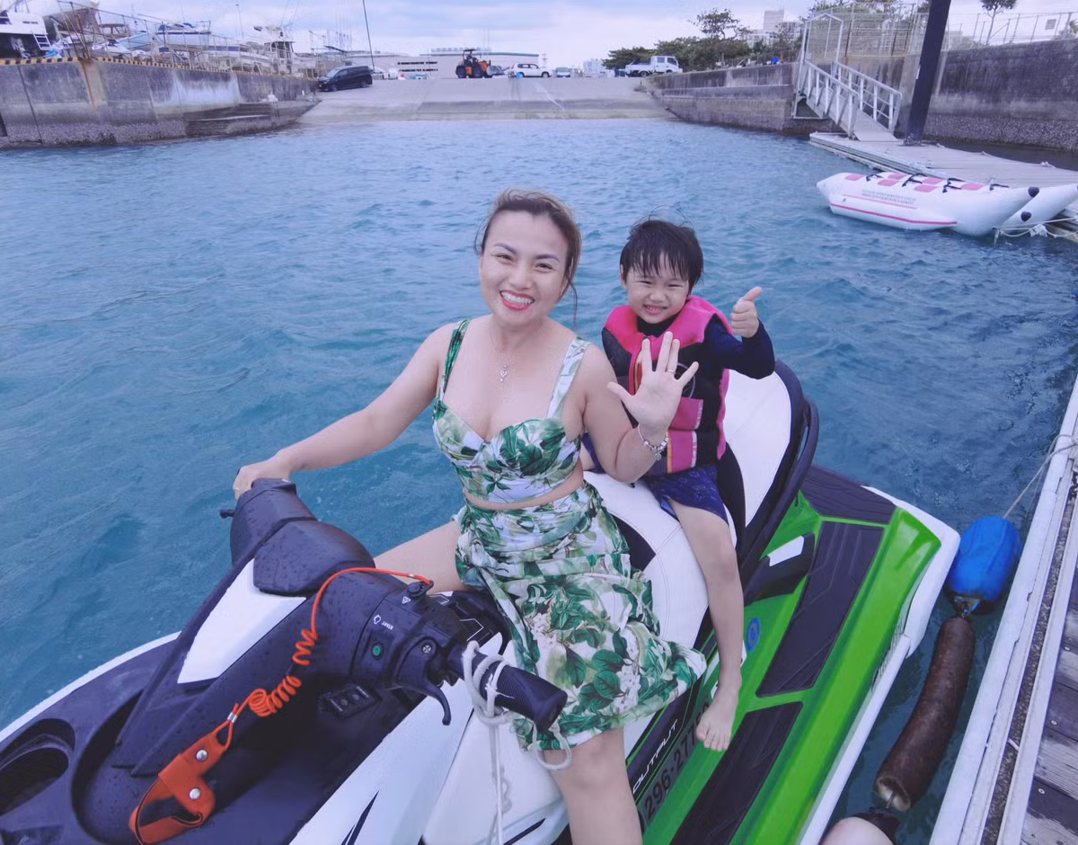 Nhận chức danh mới, có điều kiện hơn nên Quỳnh Trần bắt đầu yêu và chăm chút cho bản thân hơn.