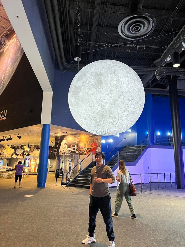 Ở thời điểm hiện tại nhiều người nhận xét anh chàng có mái tóc mới nhưng có phần tăng cân rõ rệt.