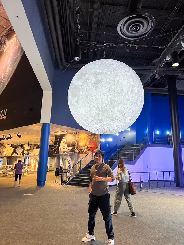 Ở thời điểm hiện tại nhiều người nhận xét anh chàng có mái tóc mới nhưng có phần tăng cân rõ rệt.