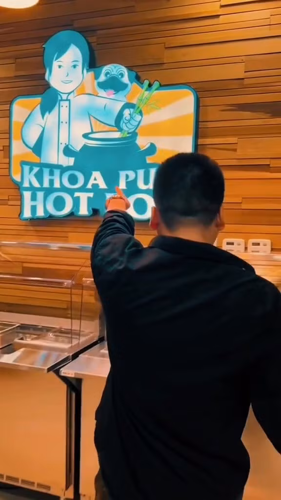 Theo chia sẻ, Khoa Pug đã chi 7 tỷ đồng để đầu tư kinh doanh nhà hàng lẩu trên đất Mỹ.