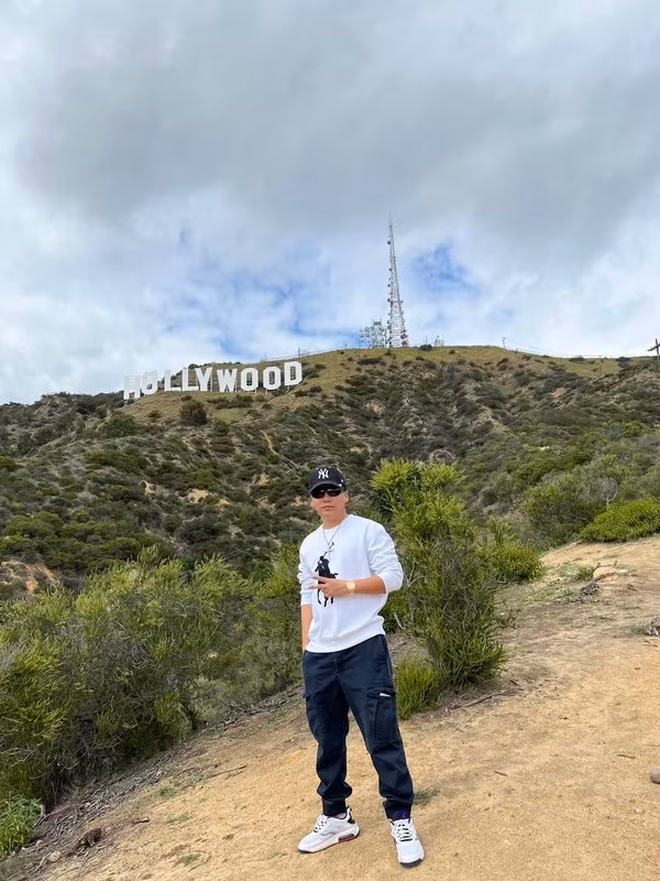 Sau thời gian nghỉ ngơi cho cơ thể phục hồi sau quá trình kéo chân. Mới đây, Khoa Pug trở lại, khoe diện mạo mới sau khi chi 5 tỷ để có chiều cao 1m8.