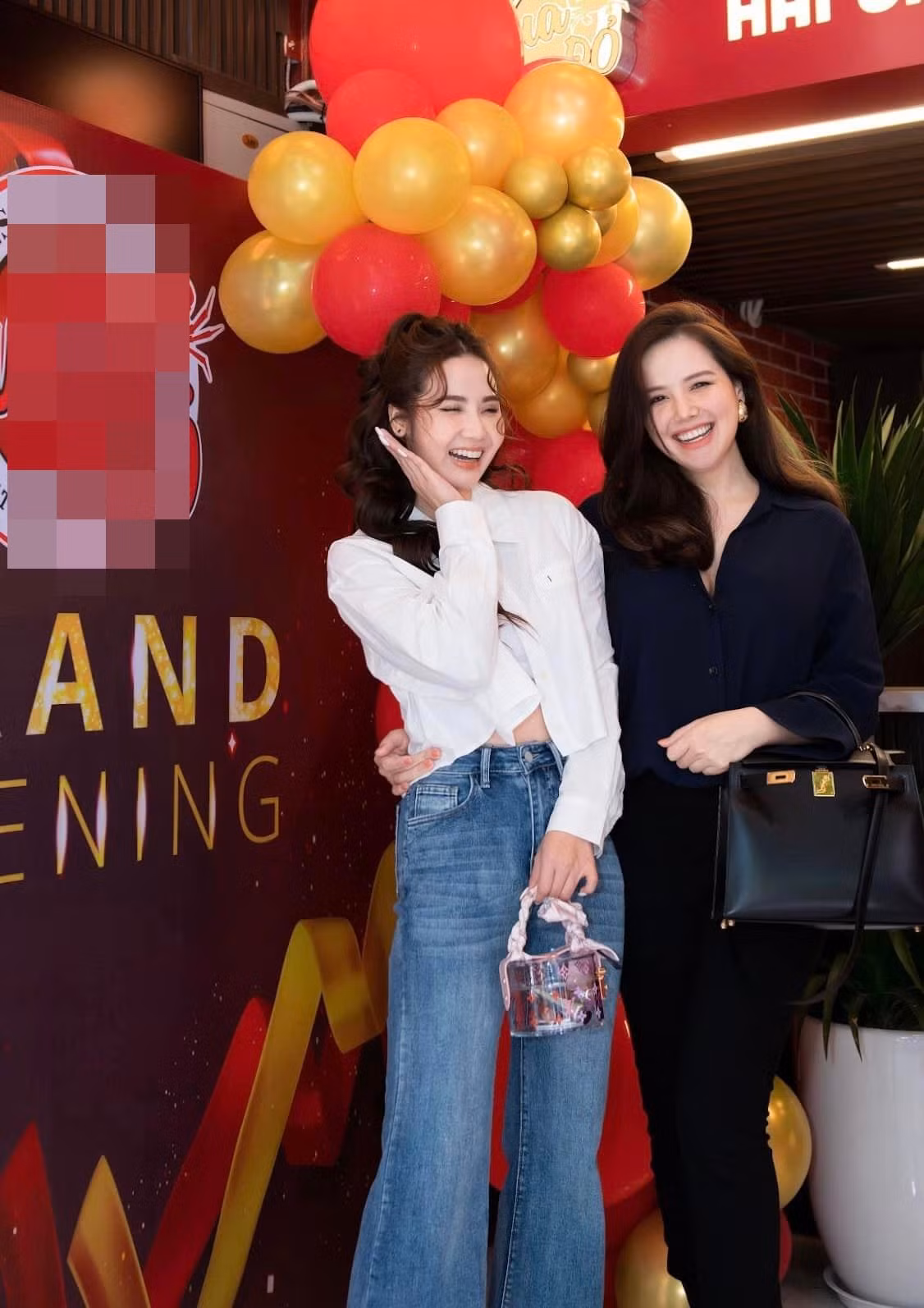 Vóc dáng của hot girl Phanh Lee không còn thon thả như trước, có lẽ từ khi trở thành mẹ bỉm sữa cô nàng khó lấy lại được thân hình như xưa.