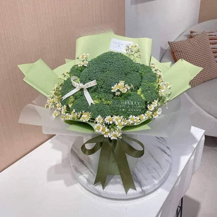 Những bó hoa bằng đồ ăn vừa đẹp mắt và vừa chiều lòng được sở thích của bạn gái.