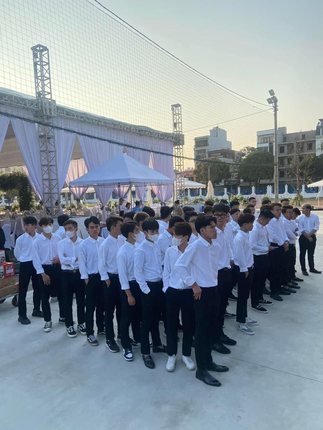 Những hình ảnh của đám cưới này sau khi chia sẻ lên MXH đã thu về hàng trăm bình luận, ai nấy đều trầm trồ về độ chịu chi của gia đình hai bên, đặc biệt là thực đơn. Ảnh: Nguyễn Nam