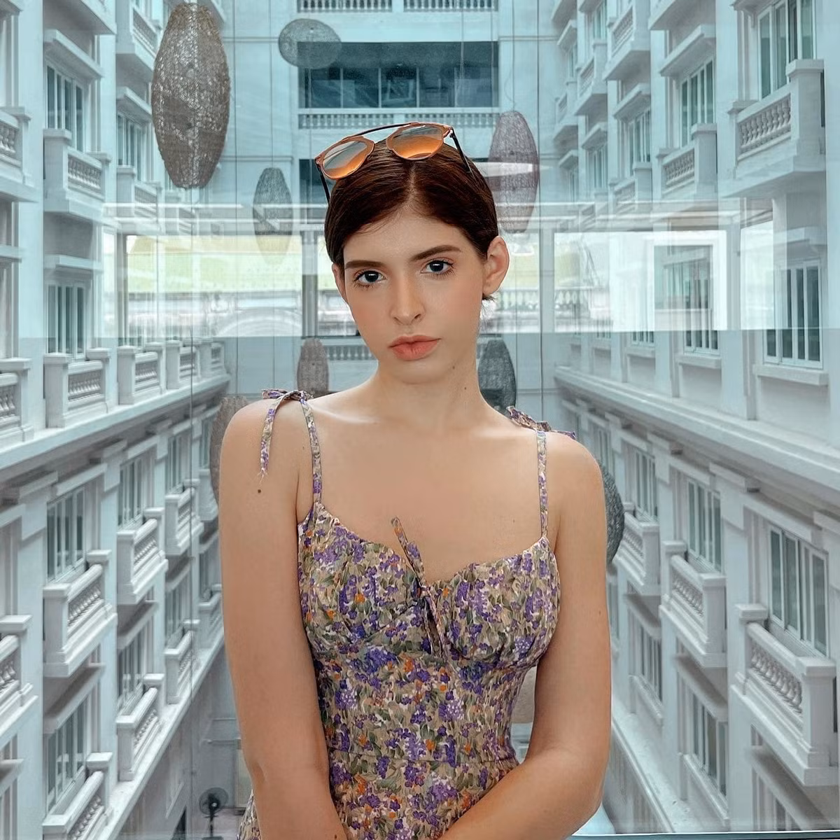 Xuyên suốt khoảng thời gian dài hoạt động trong showbiz, An Tây từng gặp phải nhiều ý kiến trái chiều về phong cách ăn mặc.