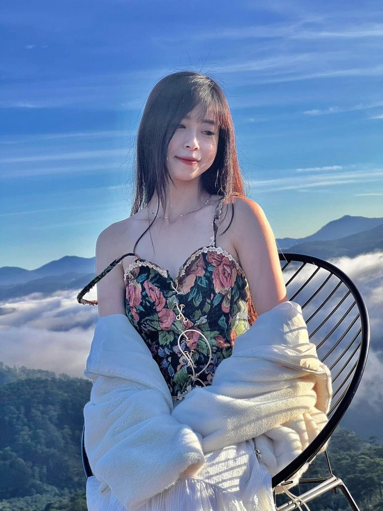 Và ở cương vị là một hoa khôi thể thao, Châu Tuyết Vân ngoài đời vẫn ăn mặc rất giản dị và năng động với những bộ trang phục thể thao khỏe khoắn.