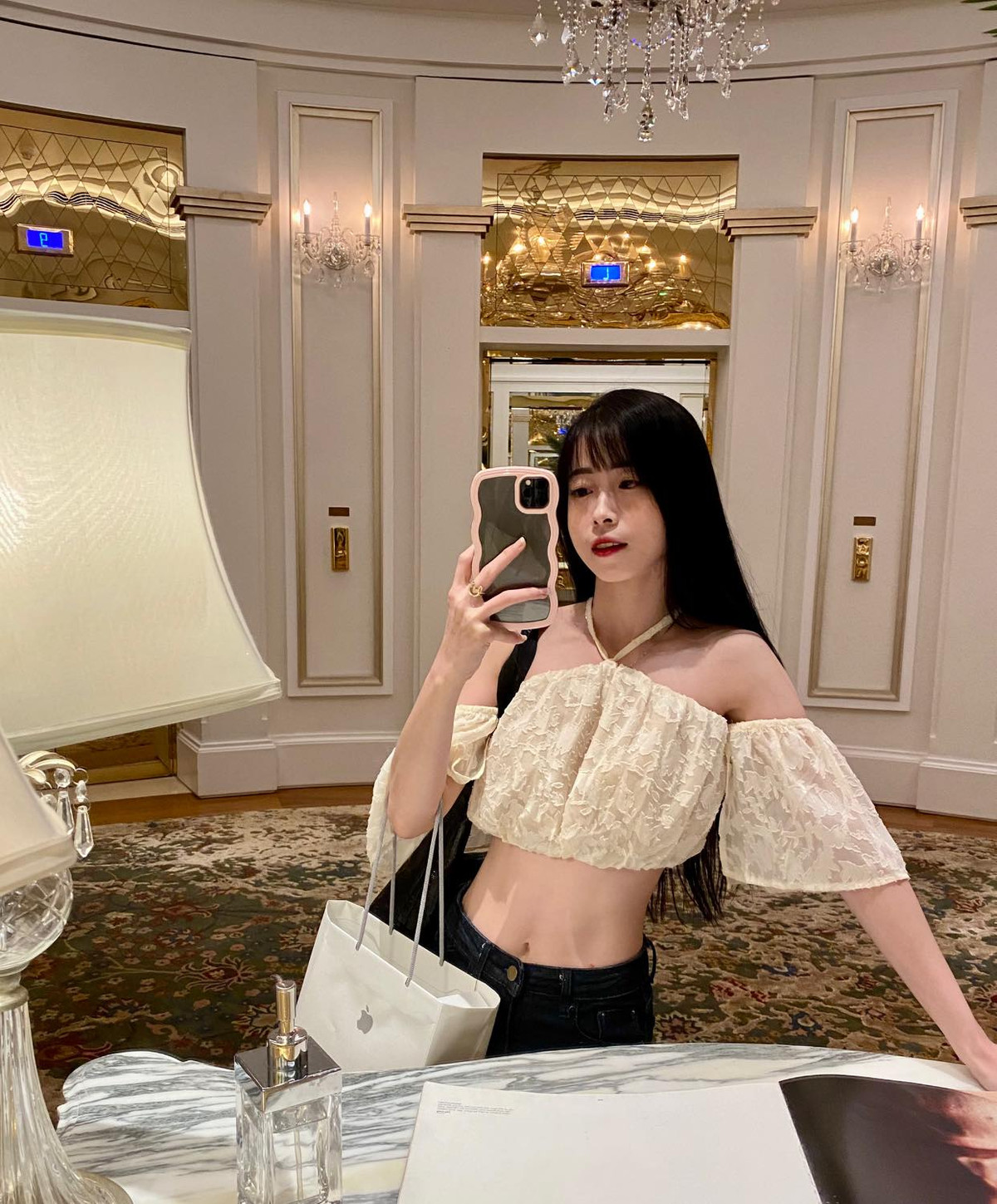 Thân hình rắn chắc, vóc dáng gợi cảm cùng vòng eo thon thả của VĐV sinh năm 1990 nhận nhiều lời khen từ cư dân mạng.