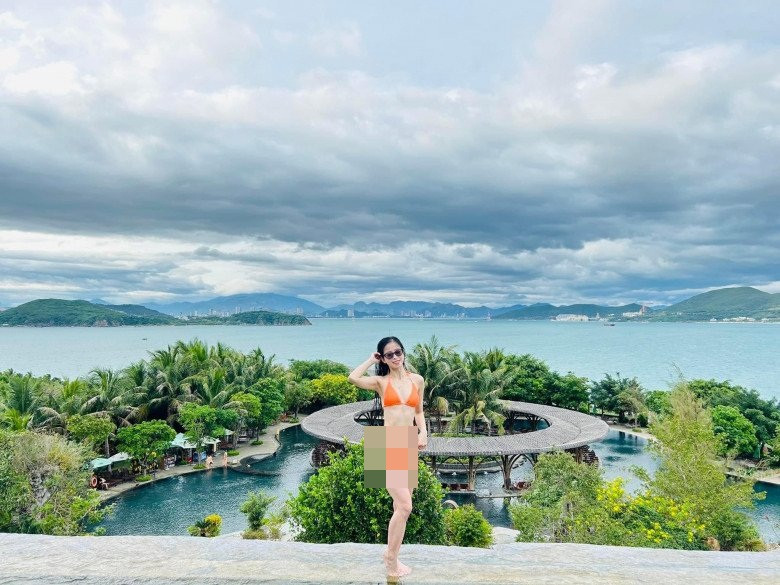 Bức ảnh khoe cơ bụng ấn tượng với đồ tắm hai mảnh của "hot girl làng võ" xinh đẹp và tài năng thu về gần 5 ngàn lượt yêu thích của cư dân mạng.