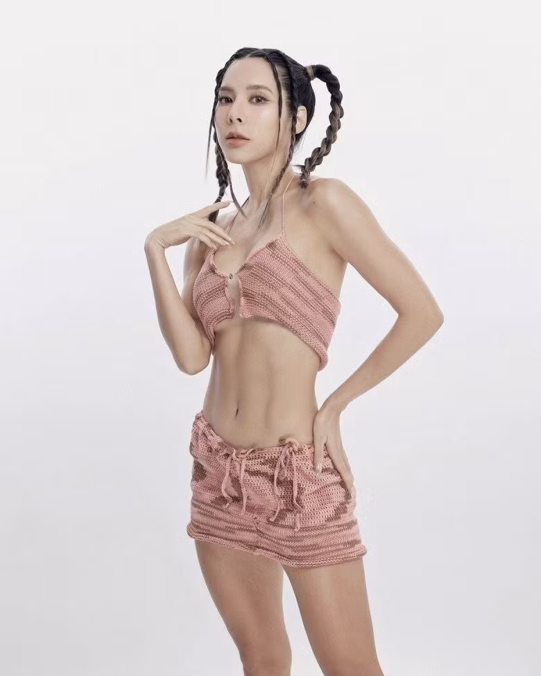 Thanchanok Ritnaka được biết tới nhiều với nickname Bebe, cô vừa là giảng viên vừa là gymer khá nổi tiếng ở Thái Lan.