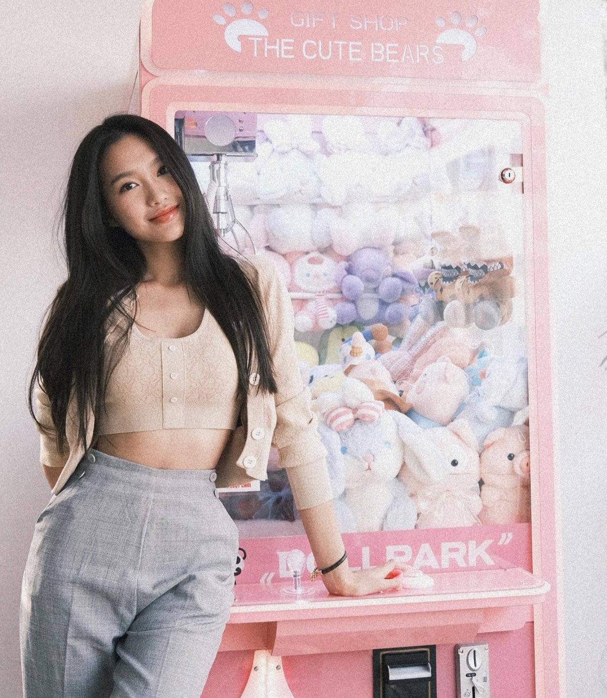 Bạn gái Đoàn Văn Hậu khiến ai nấy cũng trầm trồ trước vóc dáng mảnh mai, quyến rũ.