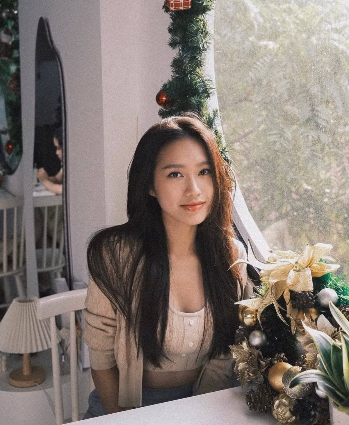 Mỗi lần xuất hiện là cô nàng lại khiến dân tình trầm trồ, ngưỡng mộ trước sắc vóc nóng bỏng ở tuổi 21.