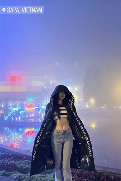 Các nàng WAGs và nửa kia thường xuyên cập nhật những hình ảnh của lần đi chơi này. Nổi bật trong số đó chính là lần khoe vóc dáng nóng bỏng của bạn gái Đoàn Văn Hậu.