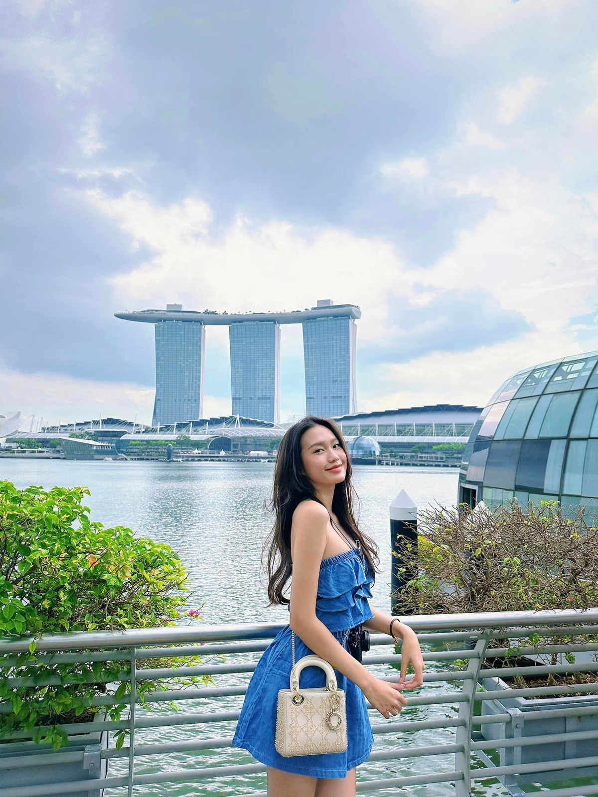 Nhưng sau khi vướng tin đồn hẹn hò Đoàn Văn Hậu, người đẹp họ Doãn trở nên gợi cảm hơn bội phần. Ảnh: FBNV