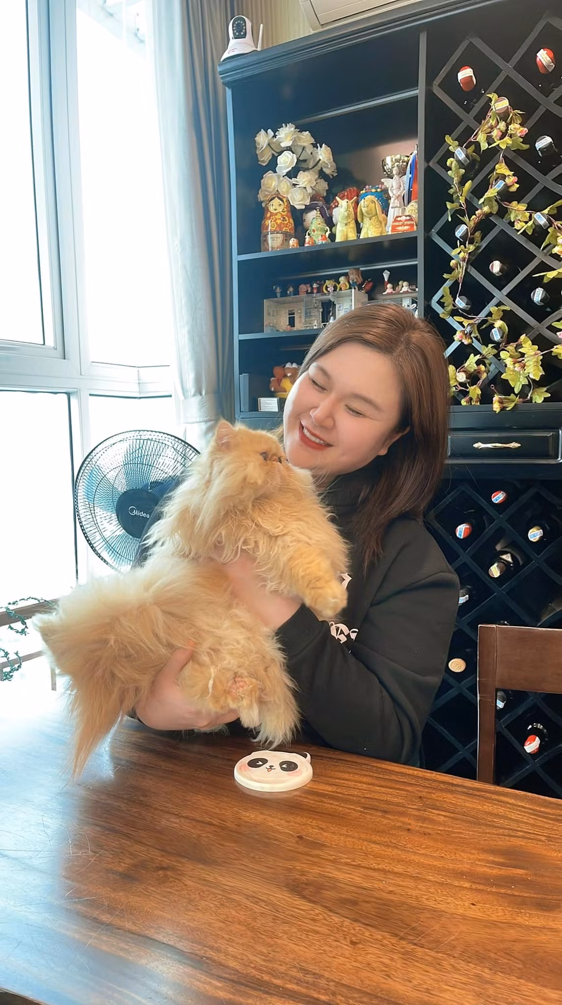 Cô tiết lộ có khoảng thời gian bị tăng cân trở lại khi dịch Covid-19 diễn biến phức tạp. Khi ấy cô không thể đến phòng tập.