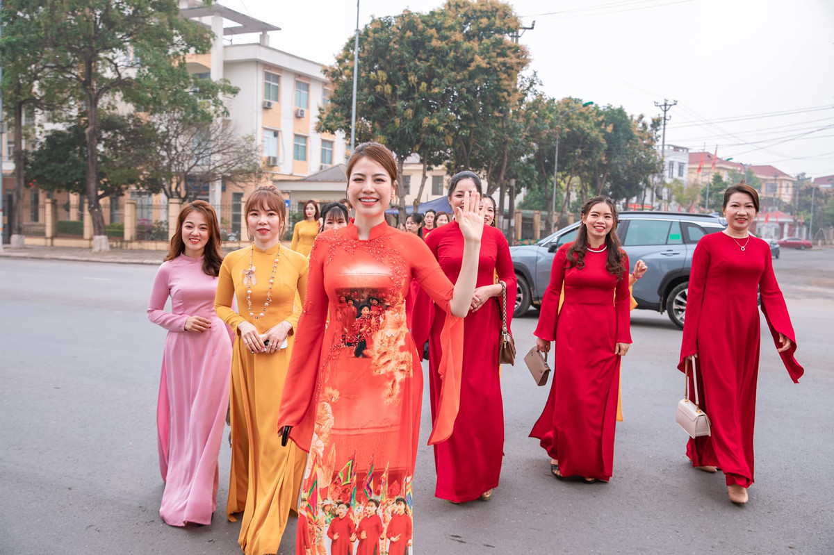 Trong một lần chia sẻ, nữ thiết kế cho biết: “Áo dài luôn gắn liền với chiều dài lịch sử, văn hoá của người dân Việt Nam. Hình ảnh áo dài khiến gợi nhớ đến hình ảnh về những người Mẹ, những người phụ nữ tần tảo. Mỗi khi diện áo dài chúng ta luôn mang trong mình niềm tự hào của dân tộc. Và trong lòng người dân Việt Nam áo dài được coi là Quốc Phục được lựa chọn mặc trong những dịp trọng đại".