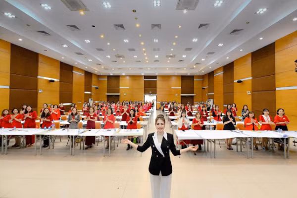 Lớp học này mở ra nhằm mục đích trao giá trị tới cộng đồng, giúp mọi người có thêm kiến thức chuyên môn đồng thời là nơi gắn kết mọi người nhằm mở rộng các mối quan hệ, cùng nhau phát triển chuyên môn và công việc kinh doanh.