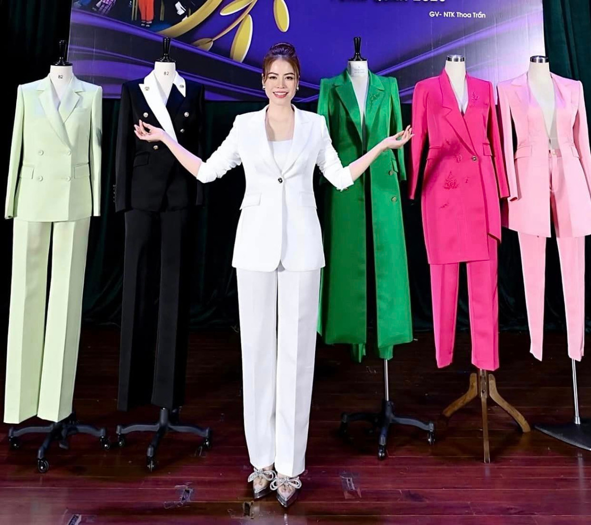 Khi được hỏi đâu là thành công của cô khi đến với ngành thời trang áo dài, cô cho biết: “Thành công của Em là giúp cho học viên thích nghi được với công việc và phát triển vược bậc, tự lập, tự chủ về kinh tế.”