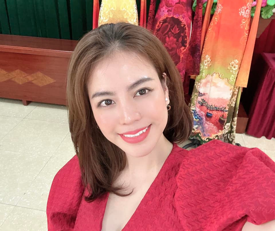 Mở lớp học về áo dài, Thoa Trần mong muốn truyền cảm hứng cho hàng ngàn học viên trong nước, thậm chí học viên học online đang sinh sống tại nước bạn biết thiết kế và gắn liền tình yêu với áo dài.