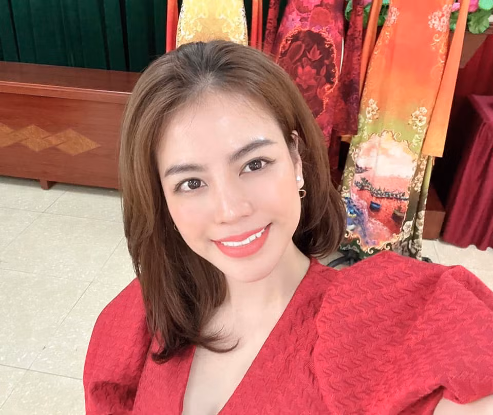 Mở lớp học về áo dài, Thoa Trần mong muốn truyền cảm hứng cho hàng ngàn học viên trong nước, thậm chí học viên học online đang sinh sống tại nước bạn biết thiết kế và gắn liền tình yêu với áo dài.