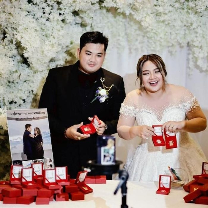 Cặp đôi muốn gửi gắm món quà này như thay lời cảm ơn mọi người đã bớt thời gian tới tham dự lễ trọng đại của cả hai.