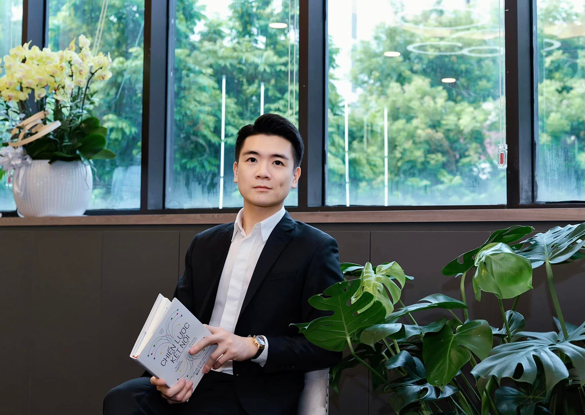 Đỗ Quang Vinh còn từng đảm nhận vị trí CEO một tập đoàn thuộc lĩnh vực bất động sản và thủy sản, có chi nhánh tại Mỹ. Hiện anh đang nắm giữ một số vị trí chủ chốt trong hoạt động kinh doanh của gia đình.