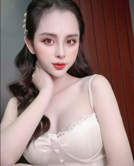 Dưới mỗi shoot hình của cô là nhiều lời khen của cư dân mạng. Ảnh: FBNV