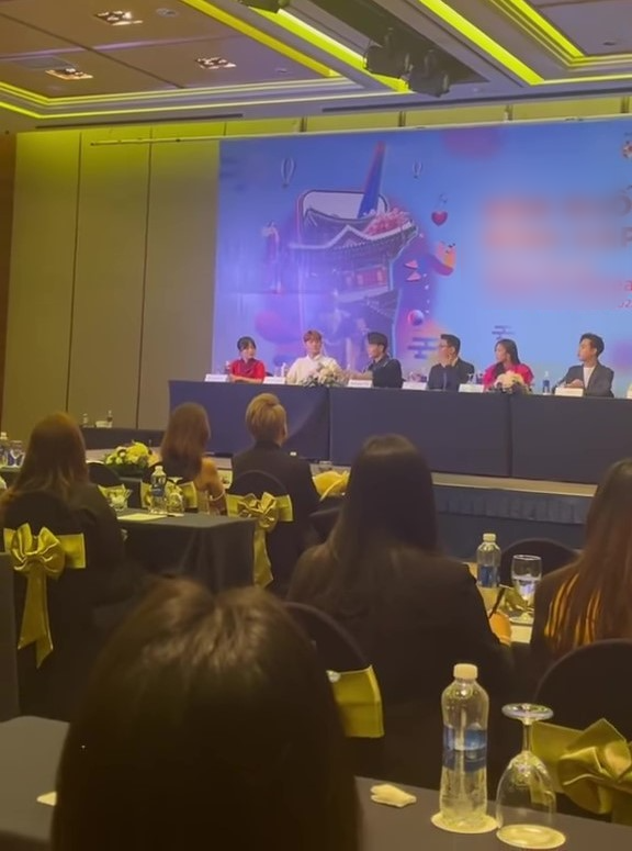 Khi được hỏi cảm nhận về đồ ăn Hàn Quốc tại Việt Nam và tại Hàn Quốc như nào, một TikToker đã cho biết khi ở Việt Nam, do sợ mùi tanh của cá nên không thể ăn hết cả con, khi sang Hàn Quốc, có lẽ do cách chế biến nên vị của thịt cá không bị tanh mà khá giống thịt gà nên có thể ăn hết toàn bộ.