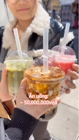 Chao rất quan tâm đến chế độ ăn uống của bản thân, thường xuyên chi tiền để thưởng thức những món ăn sang chảnh. Chi phí cho việc ăn uống mà nữ TikToker chia sẻ lên đến 50 triệu đồng.