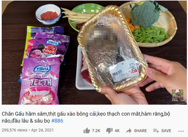 Không ít lần Quỳnh Trần JP có những clip khiến cộng đồng mạng phải tranh cãi khi thực hiện các màn ăn uống. Đáng kể đến là đoạn clip ăn chân gấu gây ra nhiều ý kiến phản đối kịch liệt vào tháng 4/2021.