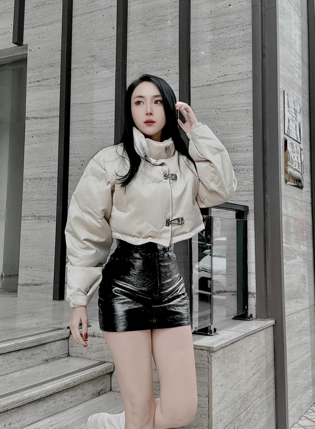 Cô là nữ DJ kiêm diễn viên múa và người mẫu.