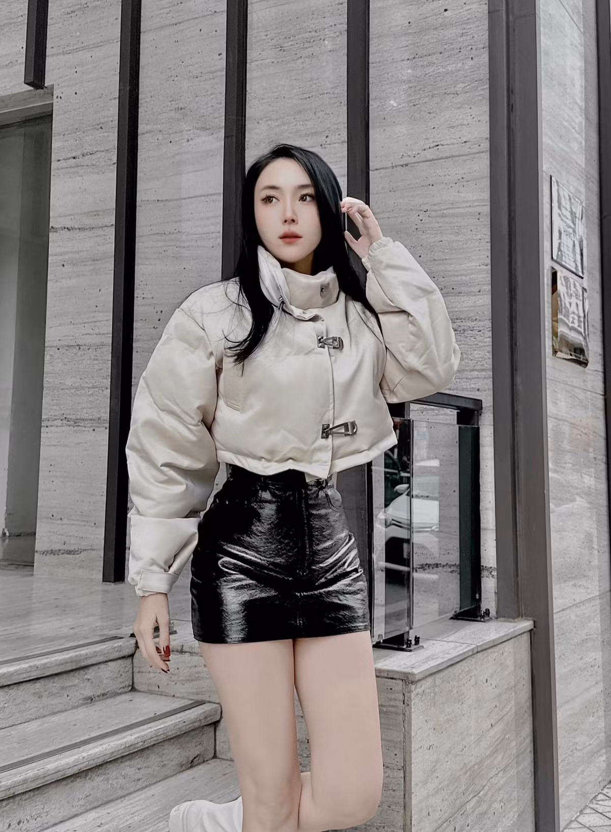 Cô là nữ DJ kiêm diễn viên múa và người mẫu.