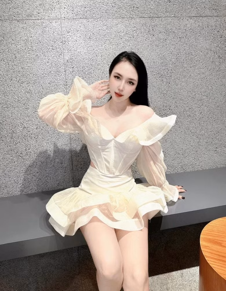 Thảo Bebe tên thật là Nguyễn Thanh Thảo, cô còn từng theo học Học viên Múa quốc gia.