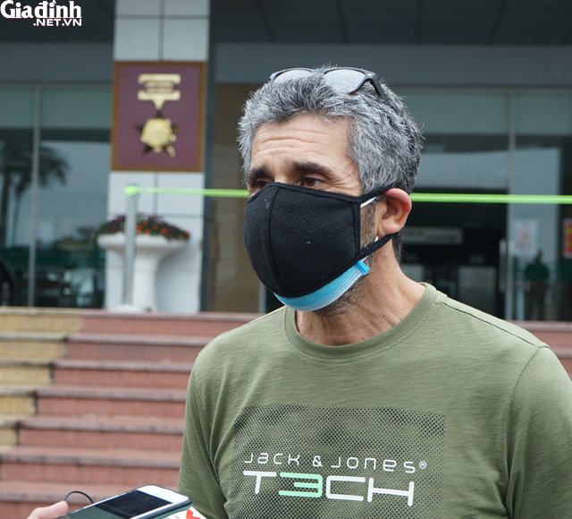 Video: Benh nhan nguoi Phap cam on bac si Viet chua khoi COVID-19