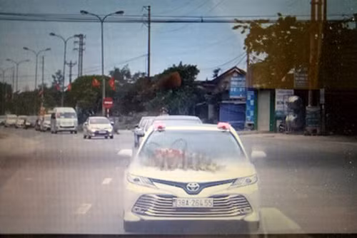 Doan xe ruoc dau o Ha Tinh giua dich: PGD Benh vien noi gi?